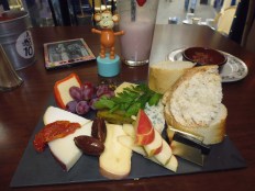 2015-0610-03 Late lunch at Madame Fromage