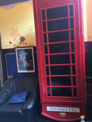 2016-0416-05 Upside down telephone box.jpg