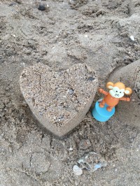 2016-0716-08 Heart sandcastle.jpg