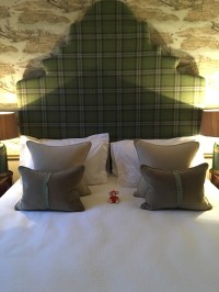 2016-1121-01 Hotel bedroom.jpg